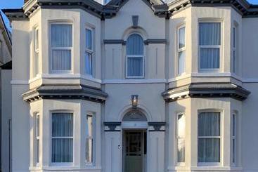 تختخواب و صبحانه Glennray House