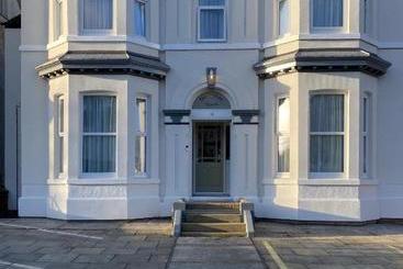 تختخواب و صبحانه Glennray House