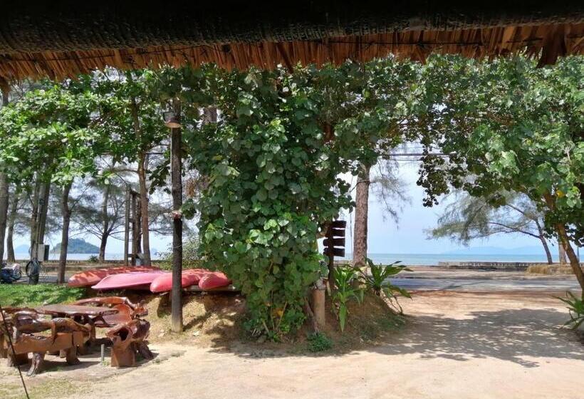 هتل Fisherman S Hut , ขนำชาวเลโฮมสเตย์