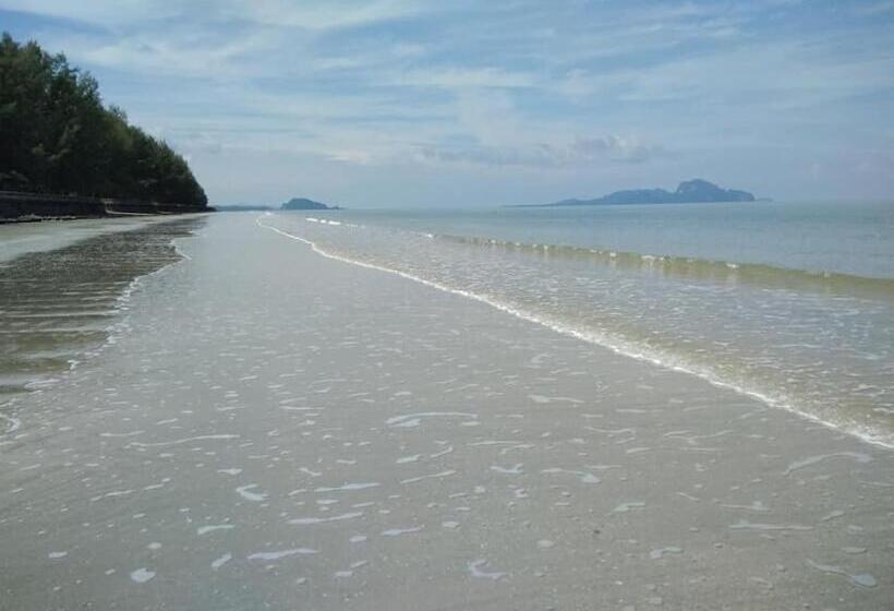 هتل Fisherman S Hut , ขนำชาวเลโฮมสเตย์