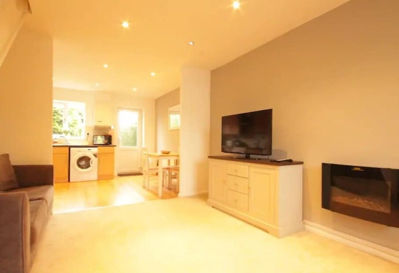 פנסיון Fantastic 2 Bed House In Hull. Garden, Sky Tv