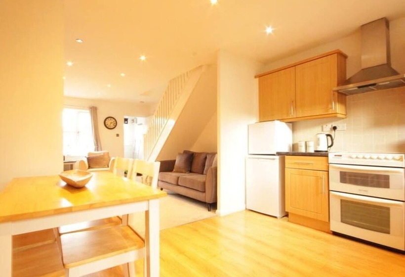 פנסיון Fantastic 2 Bed House In Hull. Garden, Sky Tv