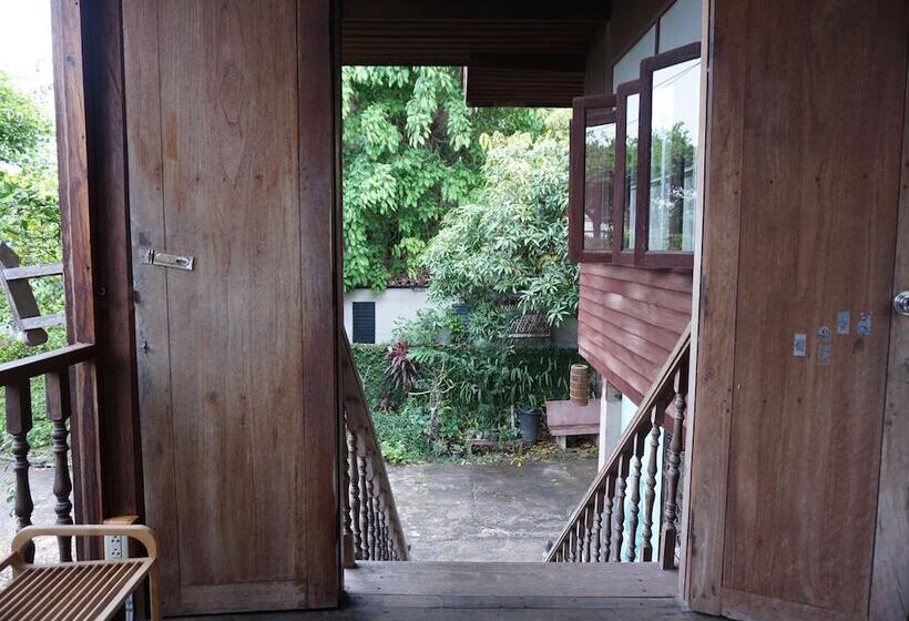 پانسیون Kaampuju Cafe And Rooms