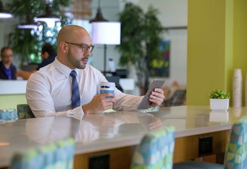 استراحتگاه Hampton Inn & Suites San Juan