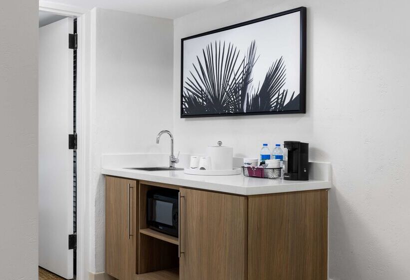 استراحتگاه Hampton Inn & Suites San Juan