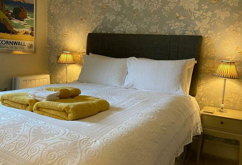 مبيت وإفطار Treveighan Farmhouse