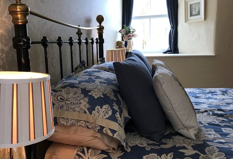 مبيت وإفطار Treveighan Farmhouse