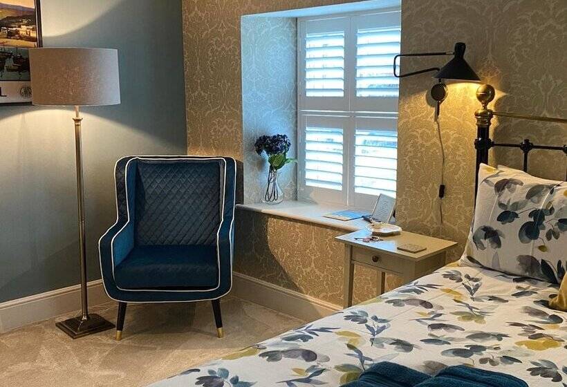 مبيت وإفطار Treveighan Farmhouse