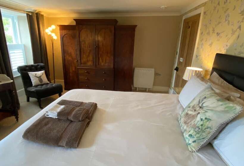 مبيت وإفطار Treveighan Farmhouse