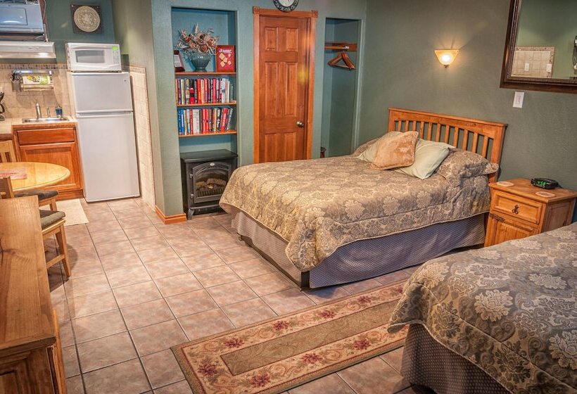 酒店 Holiday Lodge On Canyon Lake