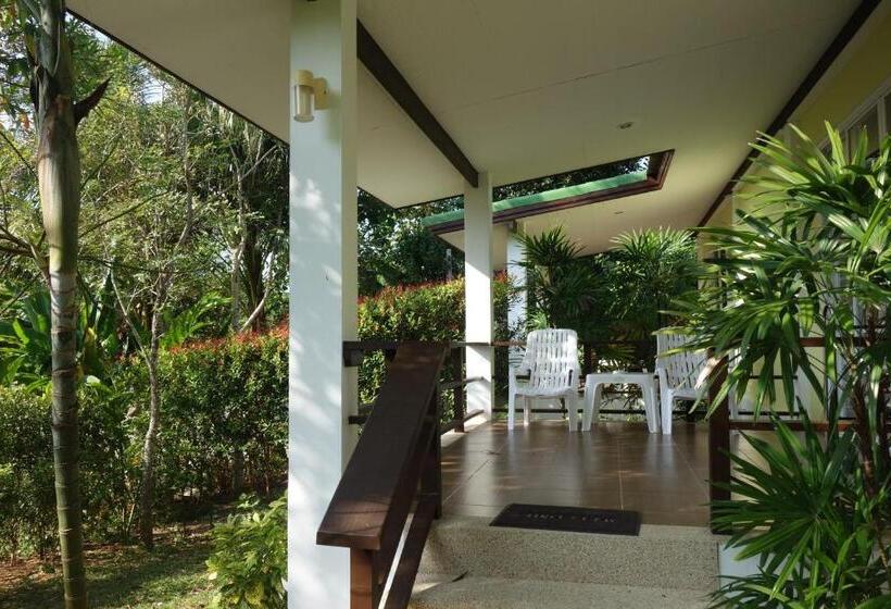 هتل Khaolak Hillside Villa