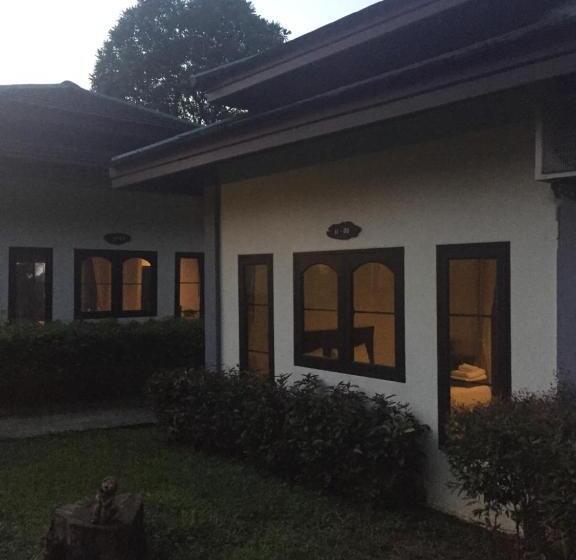 هتل Khaolak Hillside Villa