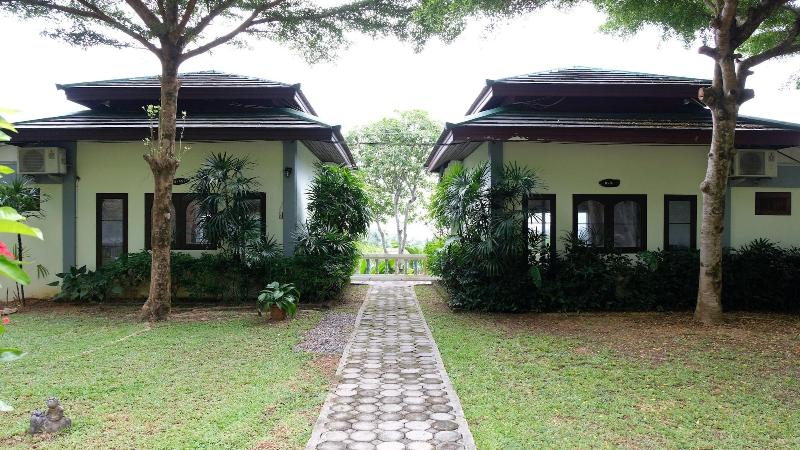 هتل Khaolak Hillside Villa
