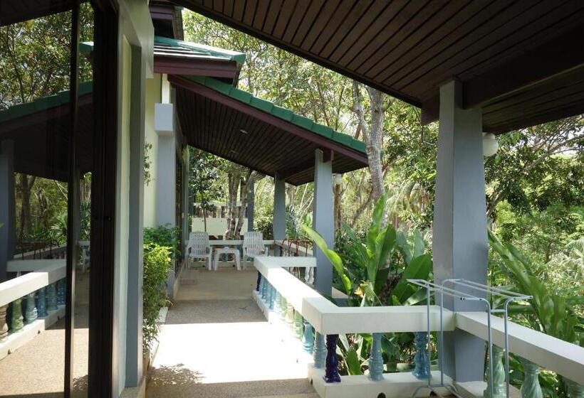 هتل Khaolak Hillside Villa