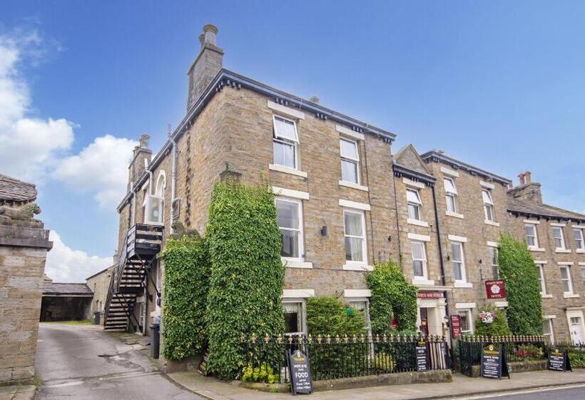 فندق Middle House