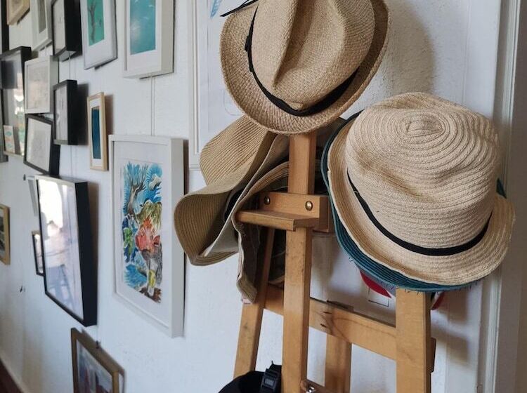 Cassis Hostel Les Heures Claires