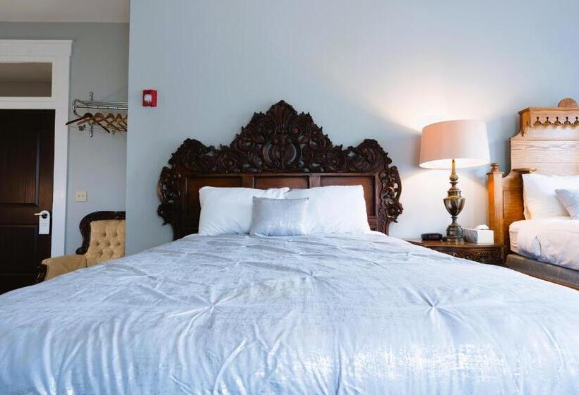 בית מלון כפרי Oakpak Inns   Enjoy All Inclusive Snack Beverages Wine & Beer During The Stay