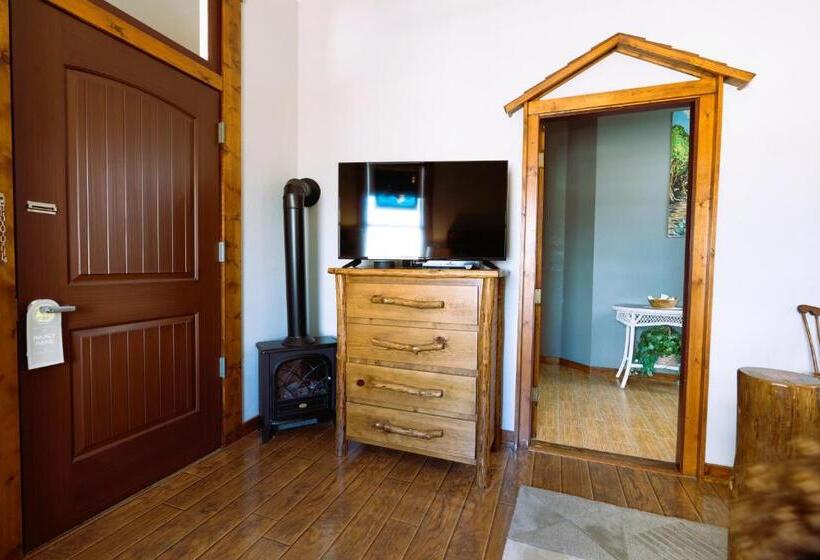 בית מלון כפרי Oakpak Inns   Enjoy All Inclusive Snack Beverages Wine & Beer During The Stay