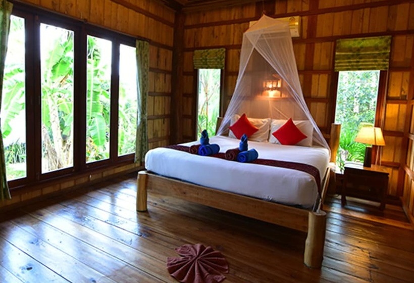 هتل Thiw Son Beach Resort