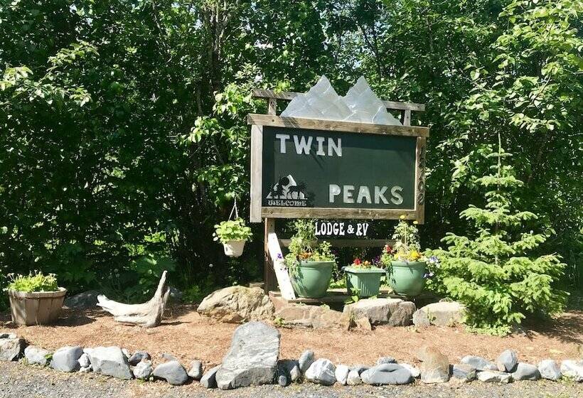 בית מלון כפרי Twin Peaks Lodge And Rv Park