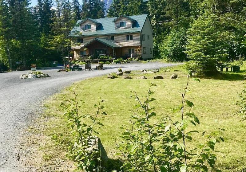 בית מלון כפרי Twin Peaks Lodge And Rv Park
