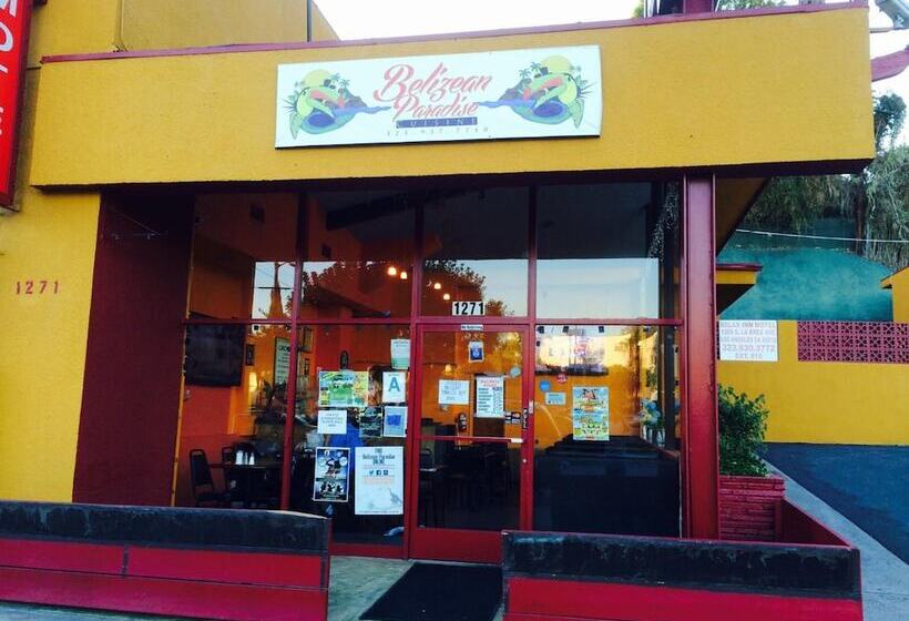 فندق على الطريق Relax Inn