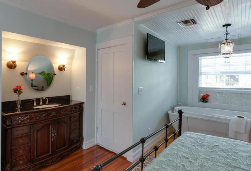 Seaglass Inn Bed And Breakfast