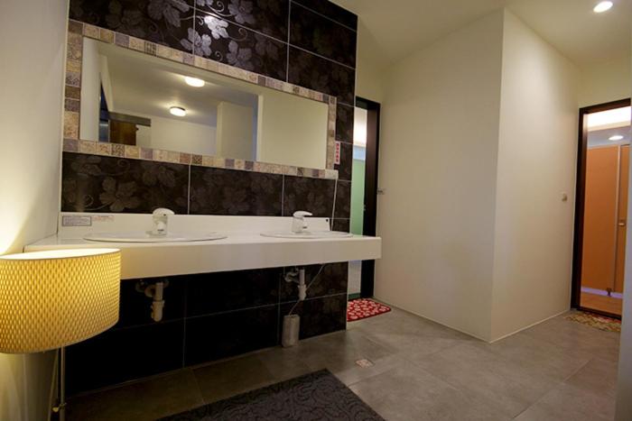 تختخواب و صبحانه Stone House Homestay