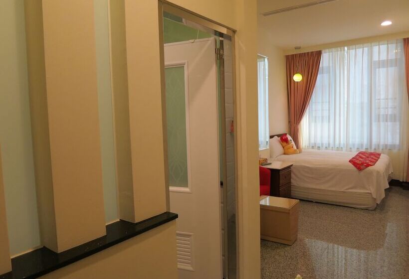 تختخواب و صبحانه Sun Moon Lake Crown Yu