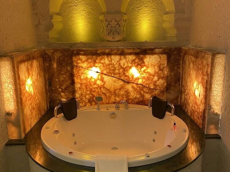 هتل Abu Hayat Cave Suites