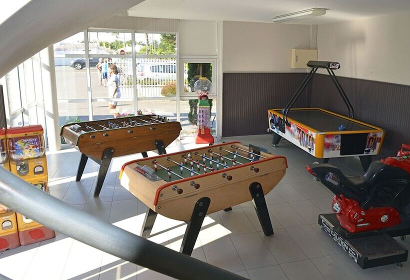 هتل Camping L'abri Des Pins
