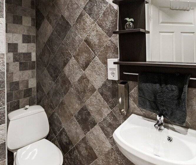 فندق Eight Rooms