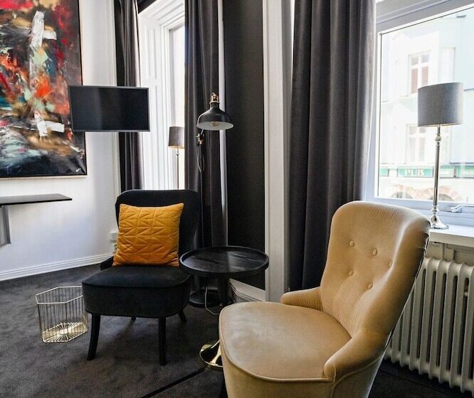 فندق Eight Rooms