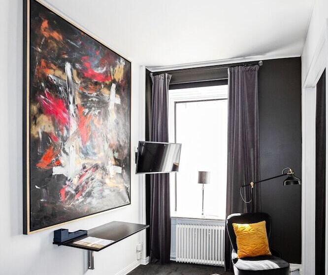 فندق Eight Rooms