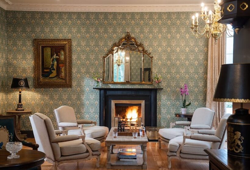 ホテル Killeavy Castle Estate