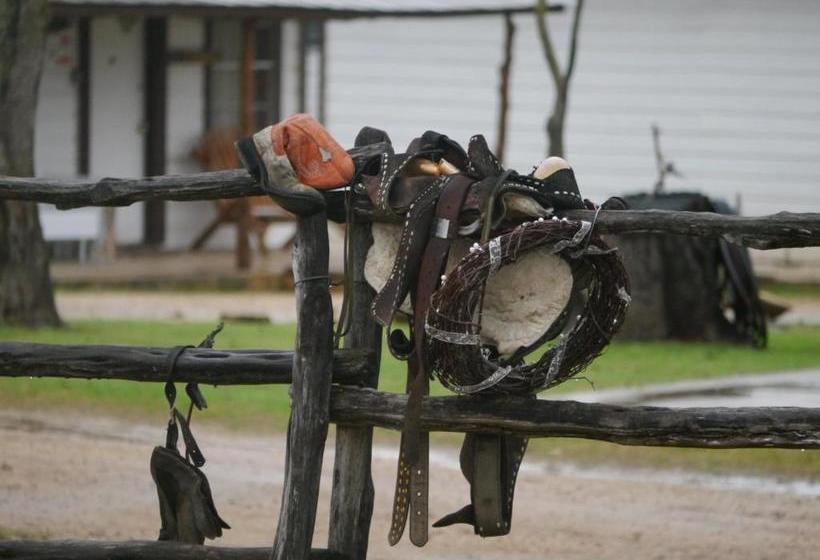 교외 호텔 Twin Elm Guest Ranch