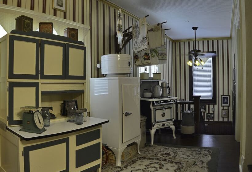 Mcfarlin House B&b