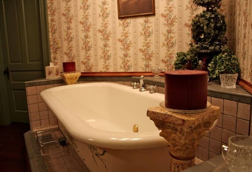 Mcfarlin House B&b