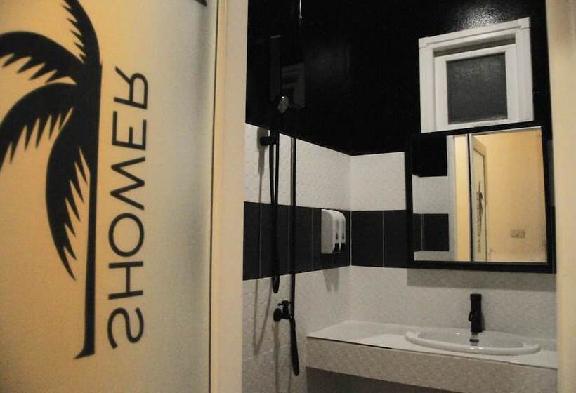 Oasis Hotel Pods   Adults Only   Hostel
