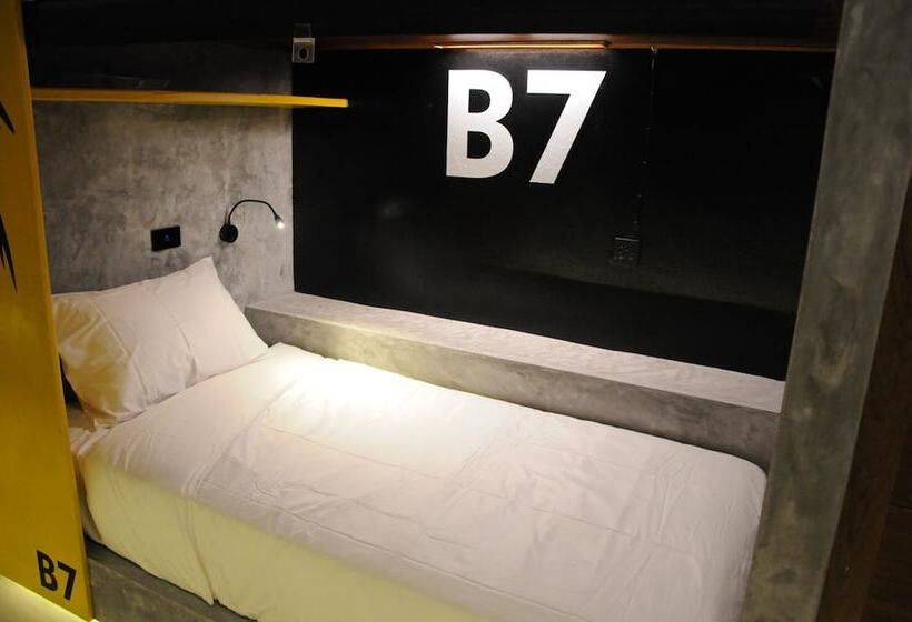 Oasis Hotel Pods   Adults Only   Hostel