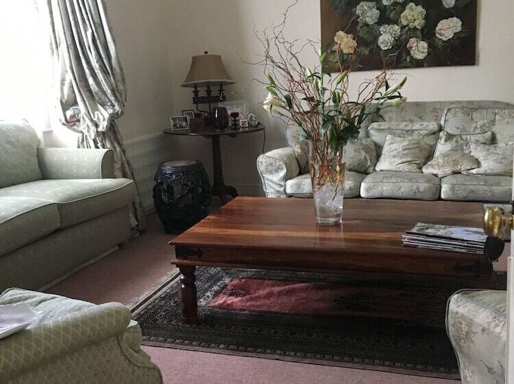 بنسيون Gladstone Guesthouse