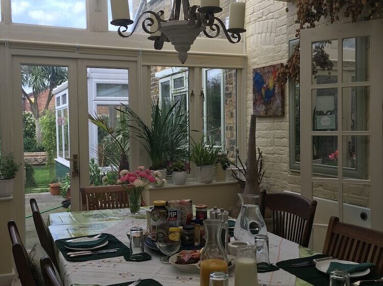 بنسيون Gladstone Guesthouse