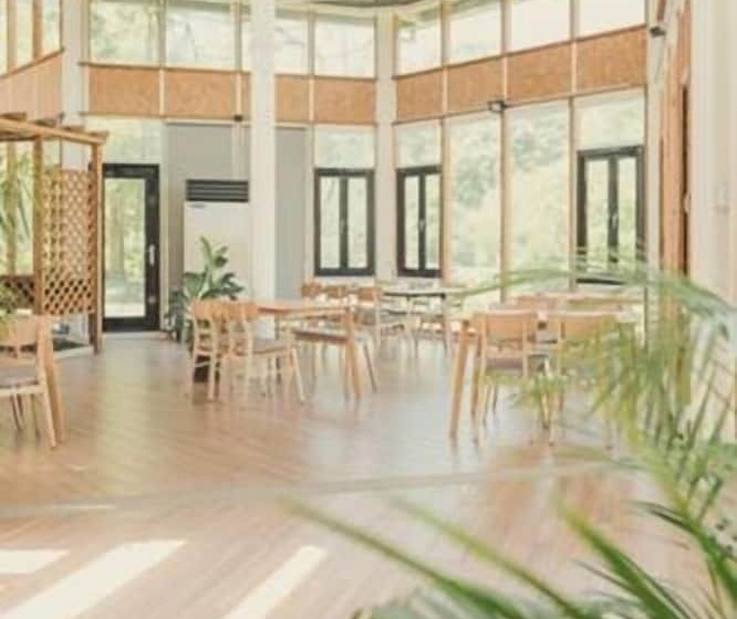 تختخواب و صبحانه Afternoon Resort