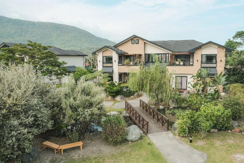 تختخواب و صبحانه Afternoon Resort