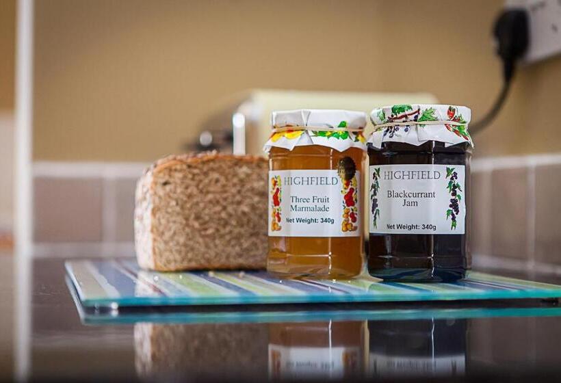 צימר Stoodleigh Court Coach House