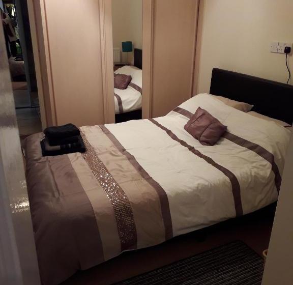 بنسيون Elm House