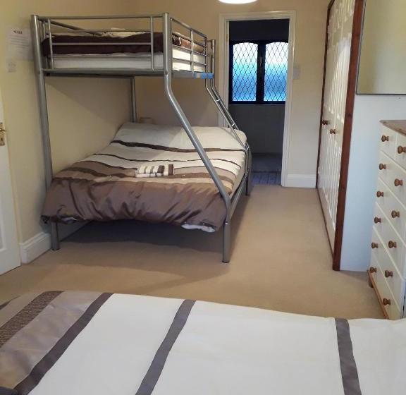 بنسيون Elm House