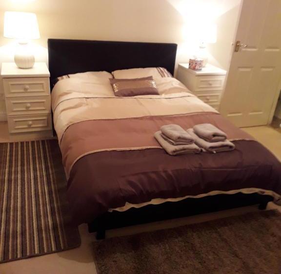 بنسيون Elm House