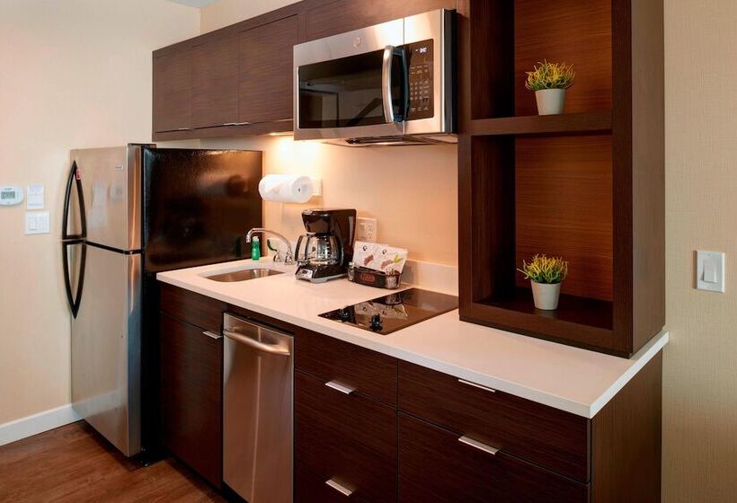 Towneplace Suites By Marriott Grand Rapids Airport
