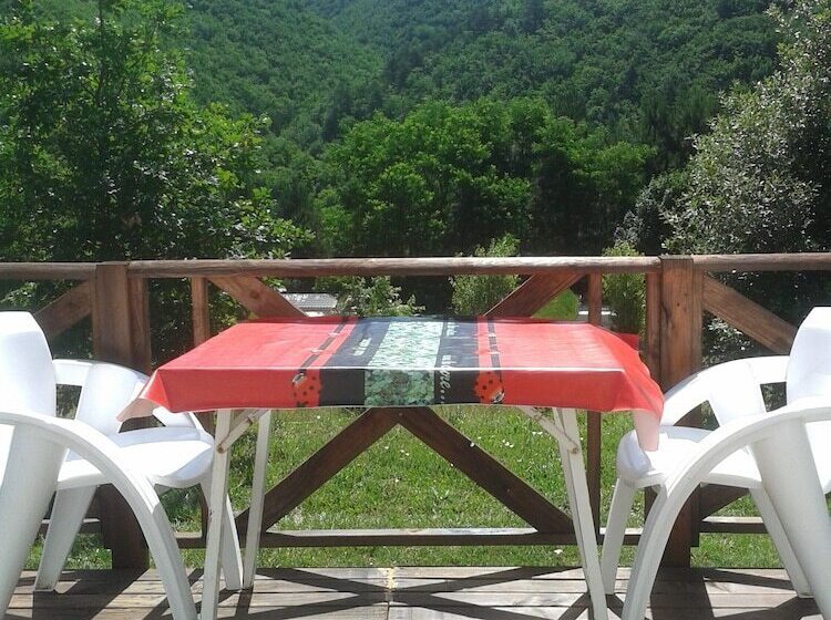 בית מלון כפרי Camping Le Roc Qui Parle